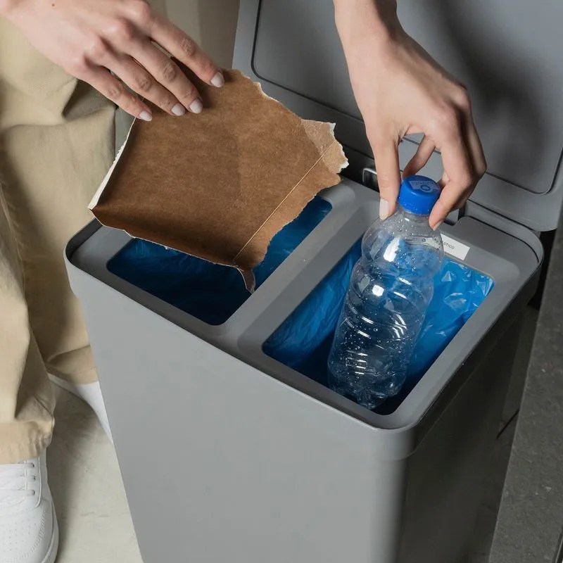 Basurero 30 litros con Pedal OU «Trium» (Gris) - Imagen 5