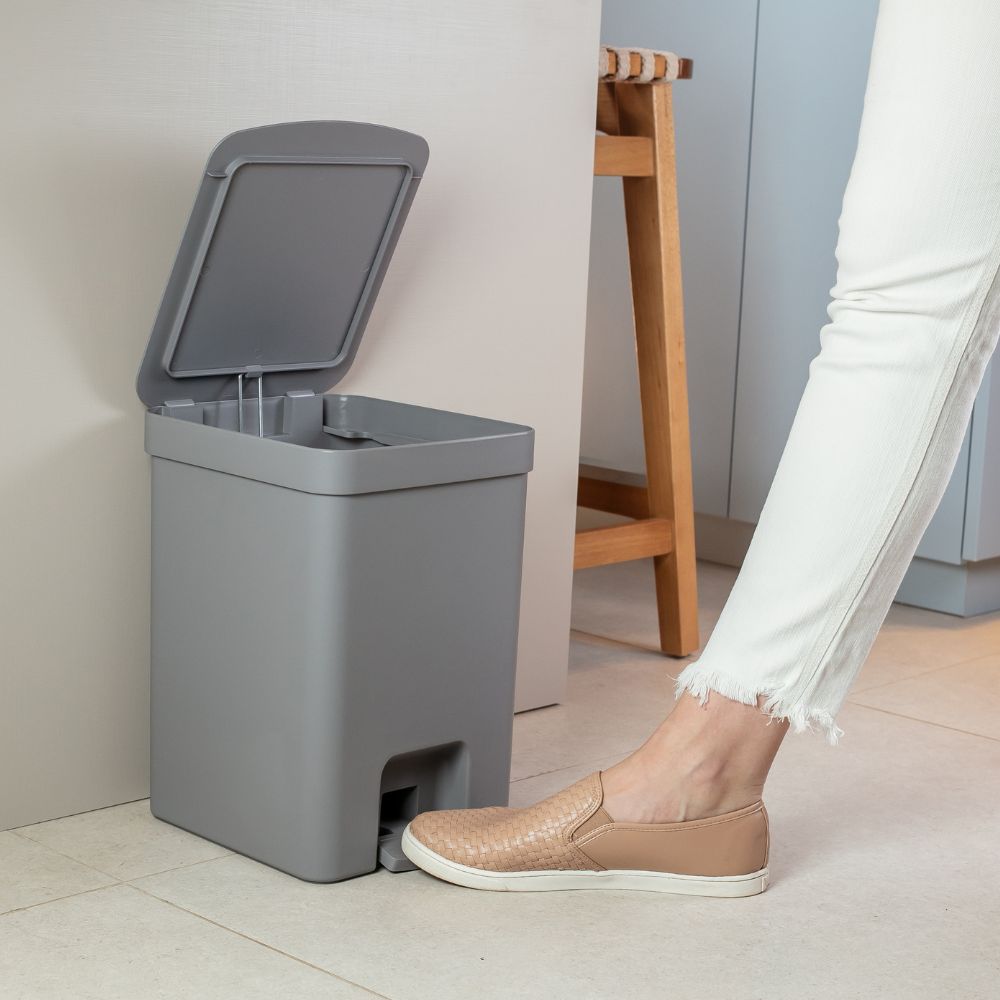 Basurero 12 litros con Pedal OU «Trium» (Gris) - Imagen 3