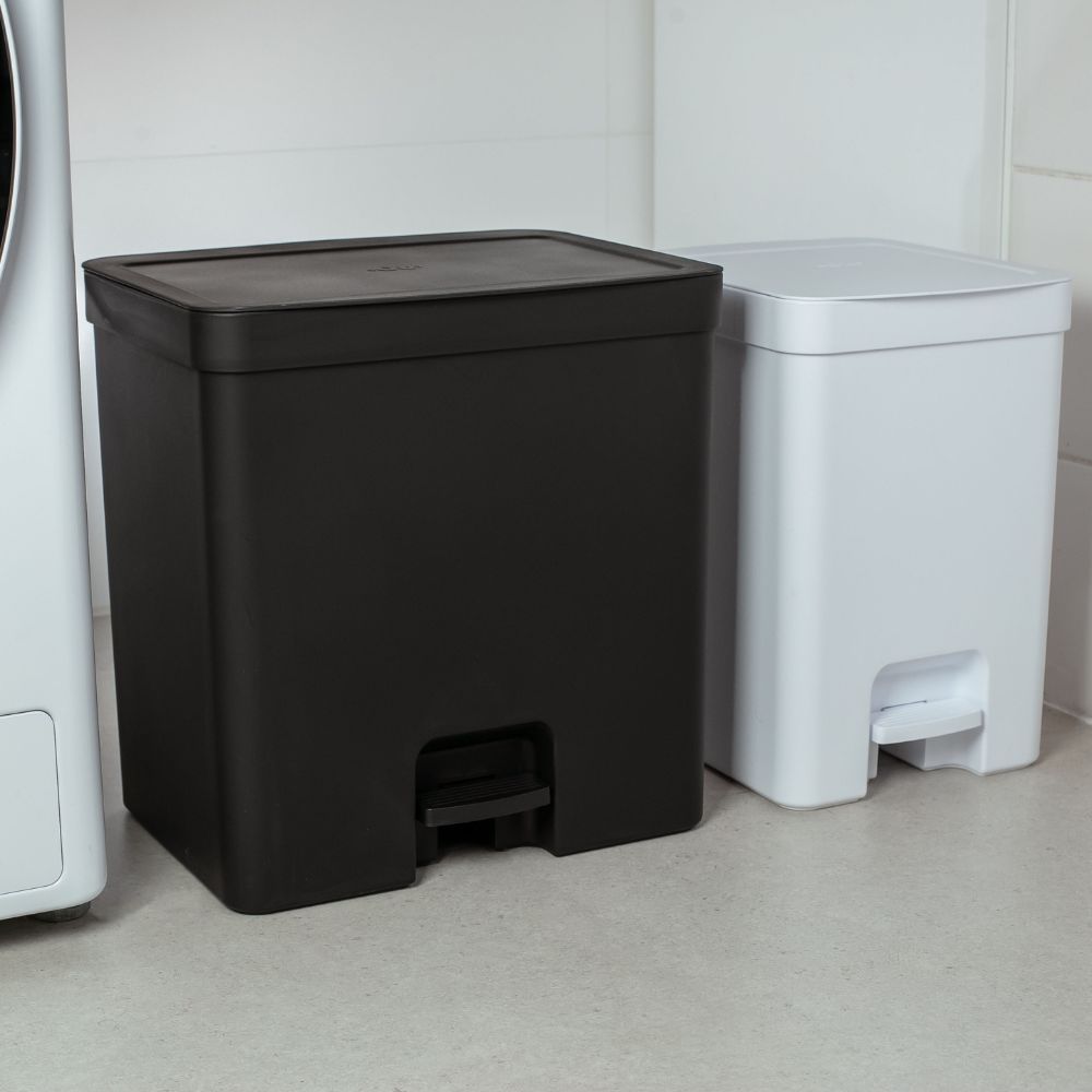 Basurero 20 litros con Pedal OU «Trium» (Negro) - Imagen 3